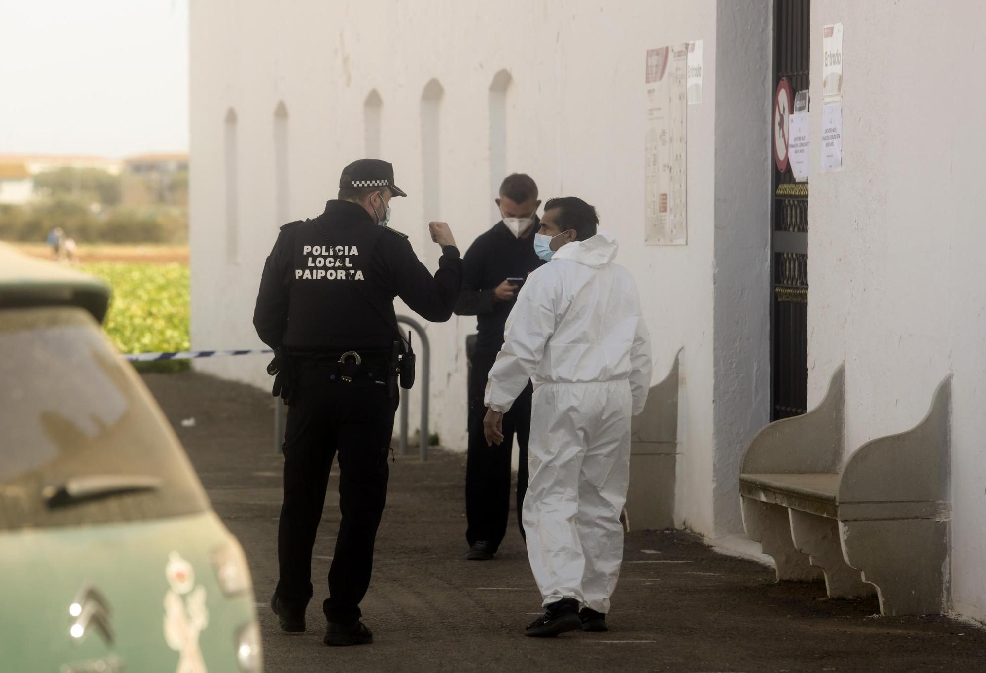 Profanan una veintena de tumbas en el cementerio de Paiporta