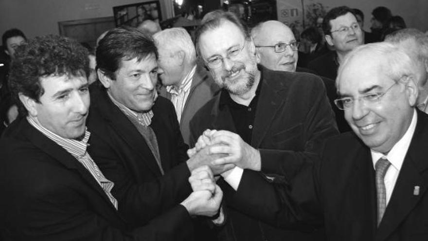 Jesús Gutiérrez, Javier Fernández, Álvaro Cuesta y Vicente Álvarez Areces, celebrando el triunfo electoral de las generales, el 9 de marzo pasado.