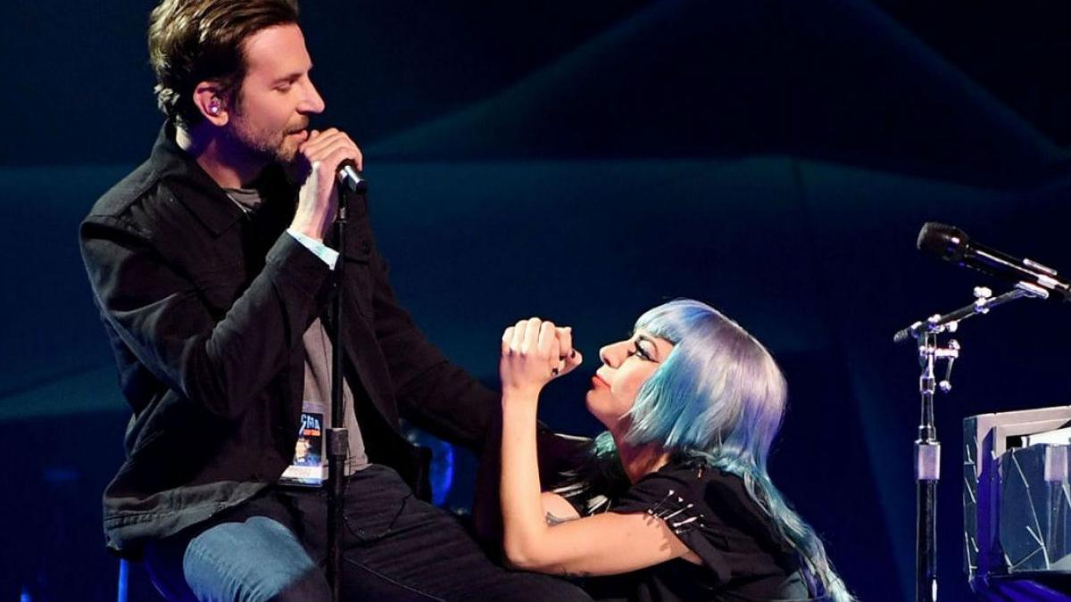 Bradley Cooper interpreta 'Shallow' junto a Lady Gaga en Las Vegas