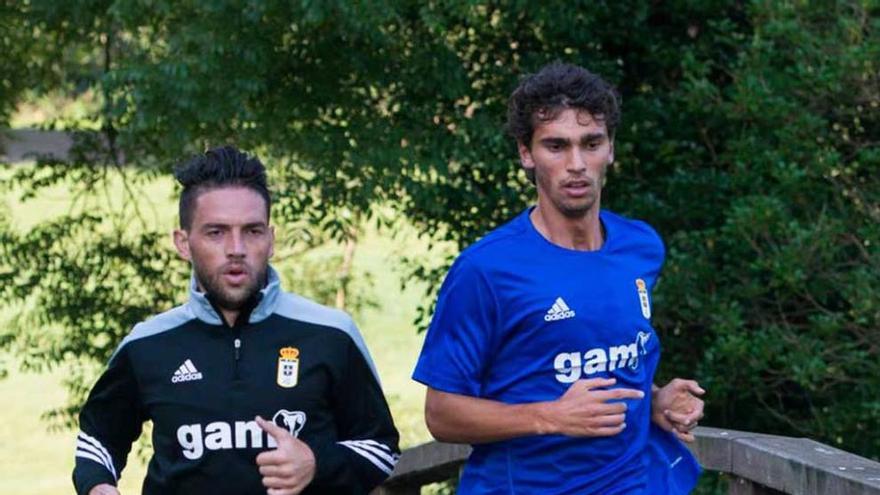 Lucas Torró corre junto a David Rocha en las instalaciones de Las Caldas Villa Termal.