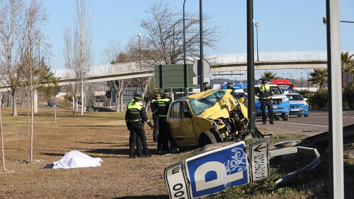 Un conductor de 54 años murió el 4 de febrero al chocar contra una farola en la avenida Pirineos.