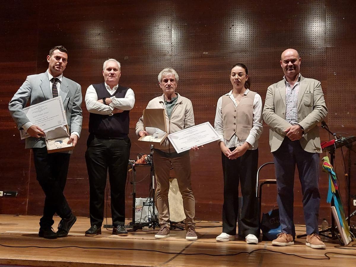 Arriba e de esquerda á dereita: Lois Pérez, Manuel García, Xosé L.Mosquera, Carmen García e Félix Juncal.