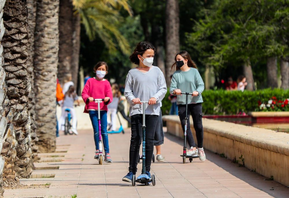 Los niños vuelven a llenar parques y calles