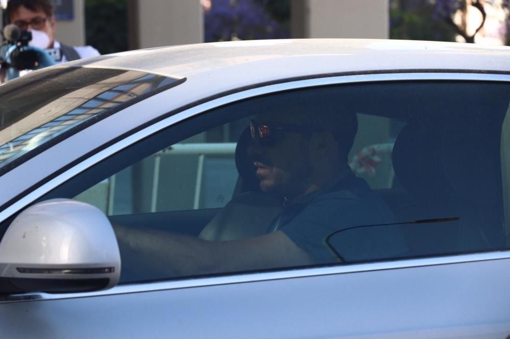 Desde las 9h de la mañana, jugadores, cuerpo técnico y personal del Málaga CF han ido pasando por el estadio de La Rosaleda para someterse a las pruebas de detección del Covid-19.