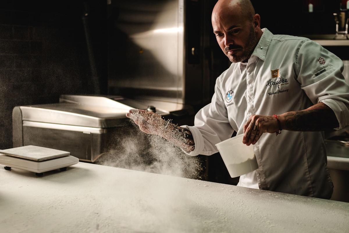 Víctor Suárez, en la cocina.