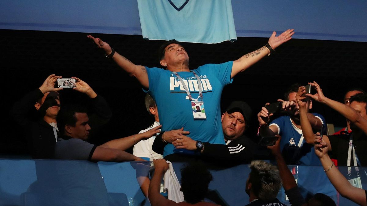 L Infermer De Maradona Assegura Que Li Van Ordenar No Despertar Lo Regio7