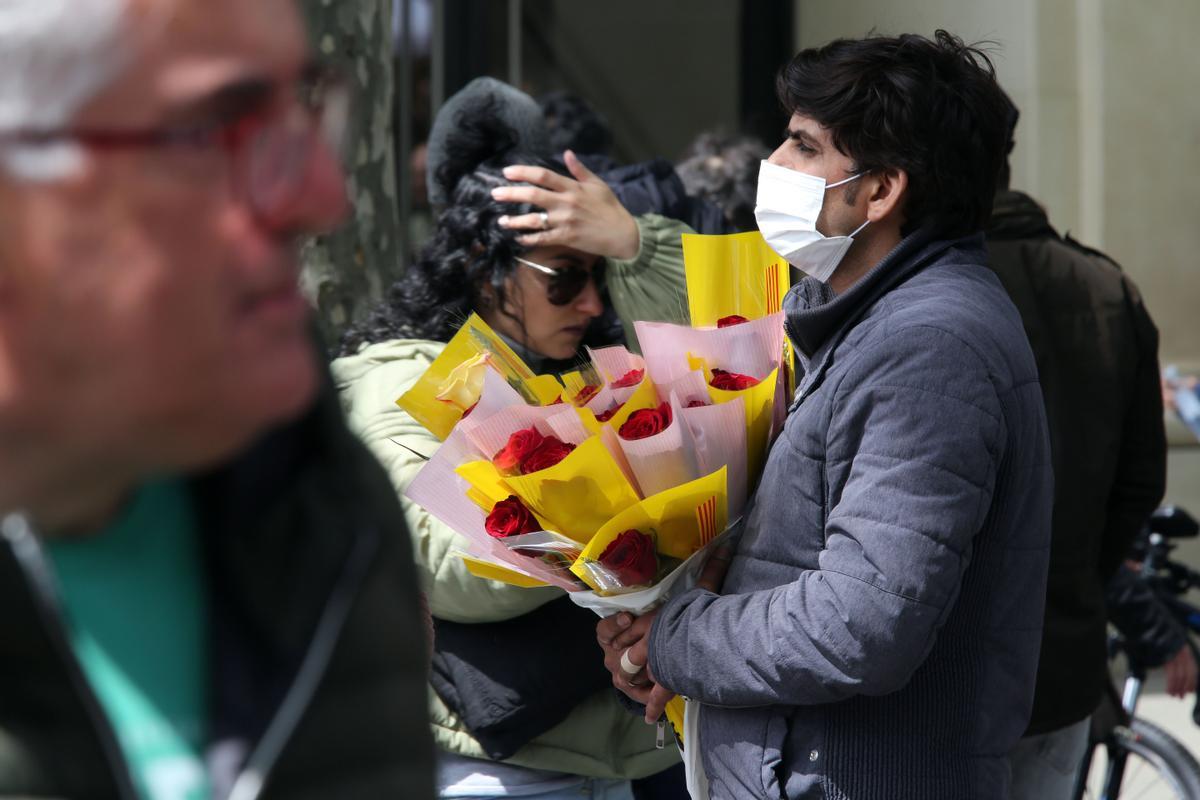 Vendedor de rosas en Paseo de Gracia