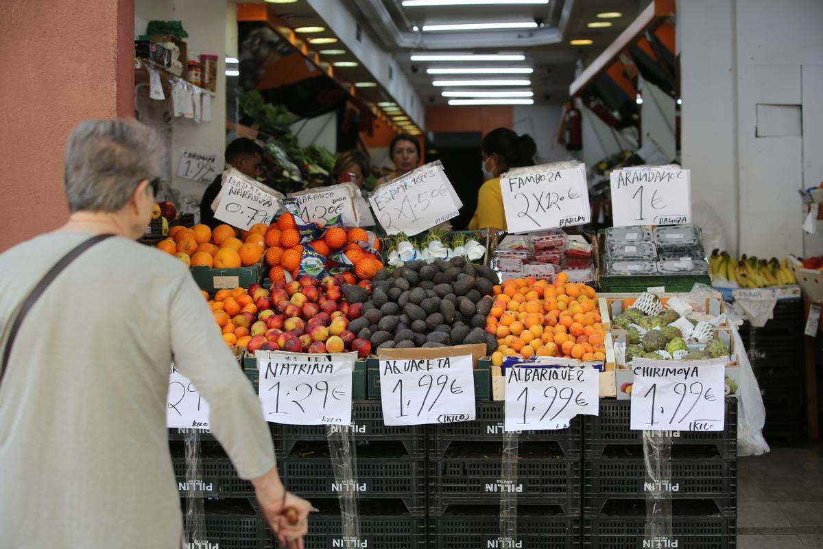 Les vendes del comerç minorista cauen malgrat la recuperació del turisme