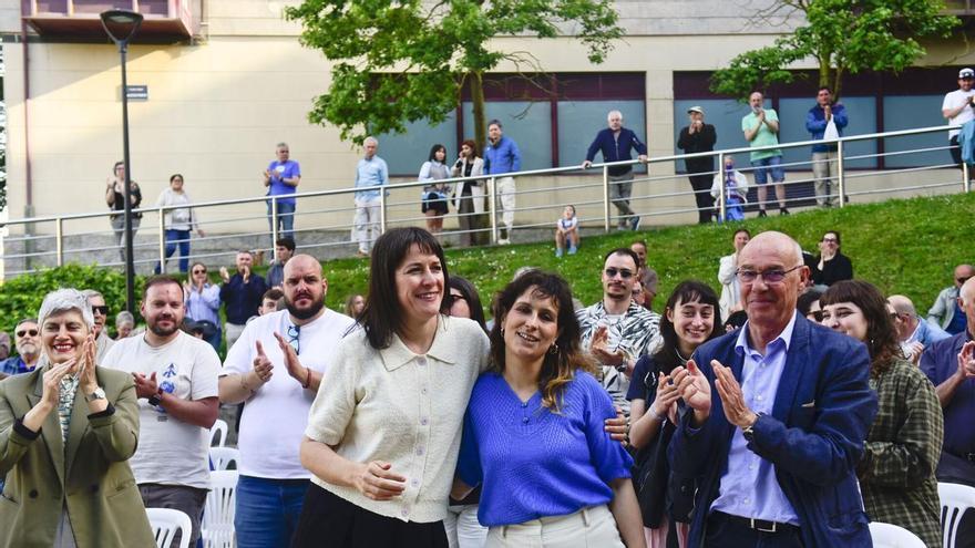 Ana Pontón arroupa a Avia Veira como candidata do BNG á alcaldía da Coruña: "Exerce a política de verdade, a da proximidade, pegada á rúa"