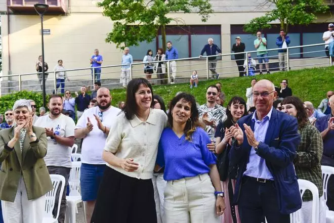 Ana Pontón arroupa a Avia Veira como candidata do BNG á alcaldía da Coruña: "Exerce a política de verdade, a da proximidade, pegada á rúa"