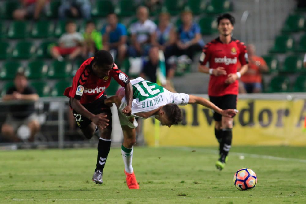 Elche y Nàstic empatan en el Martínez Valero