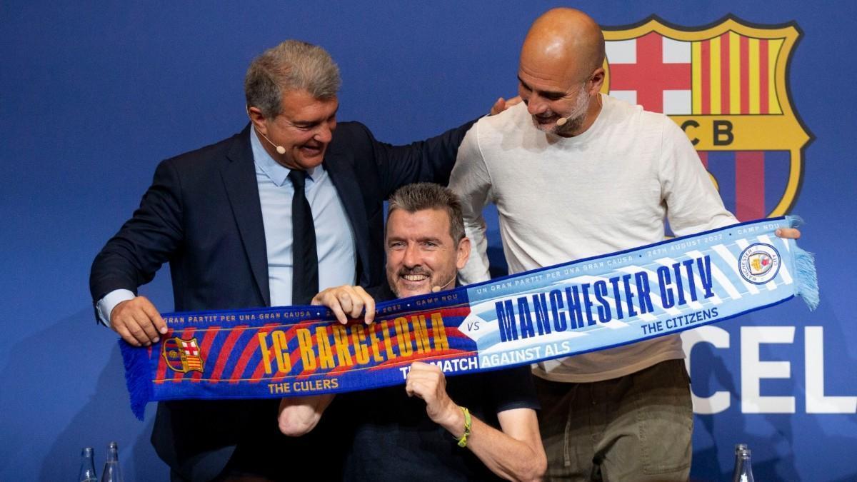 Guardiola, junto a Laporta y Unzué