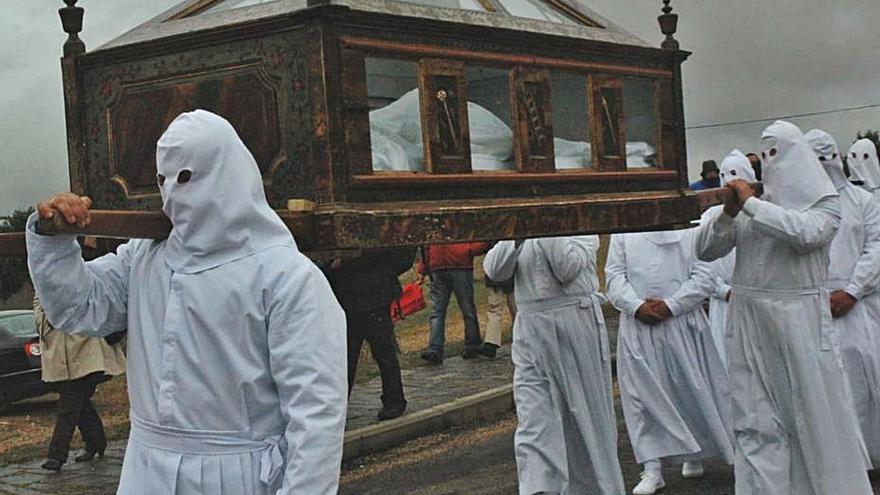 Tradicional procesión del Santo Entierro en Bercianos de Aliste. | Ch. S. 