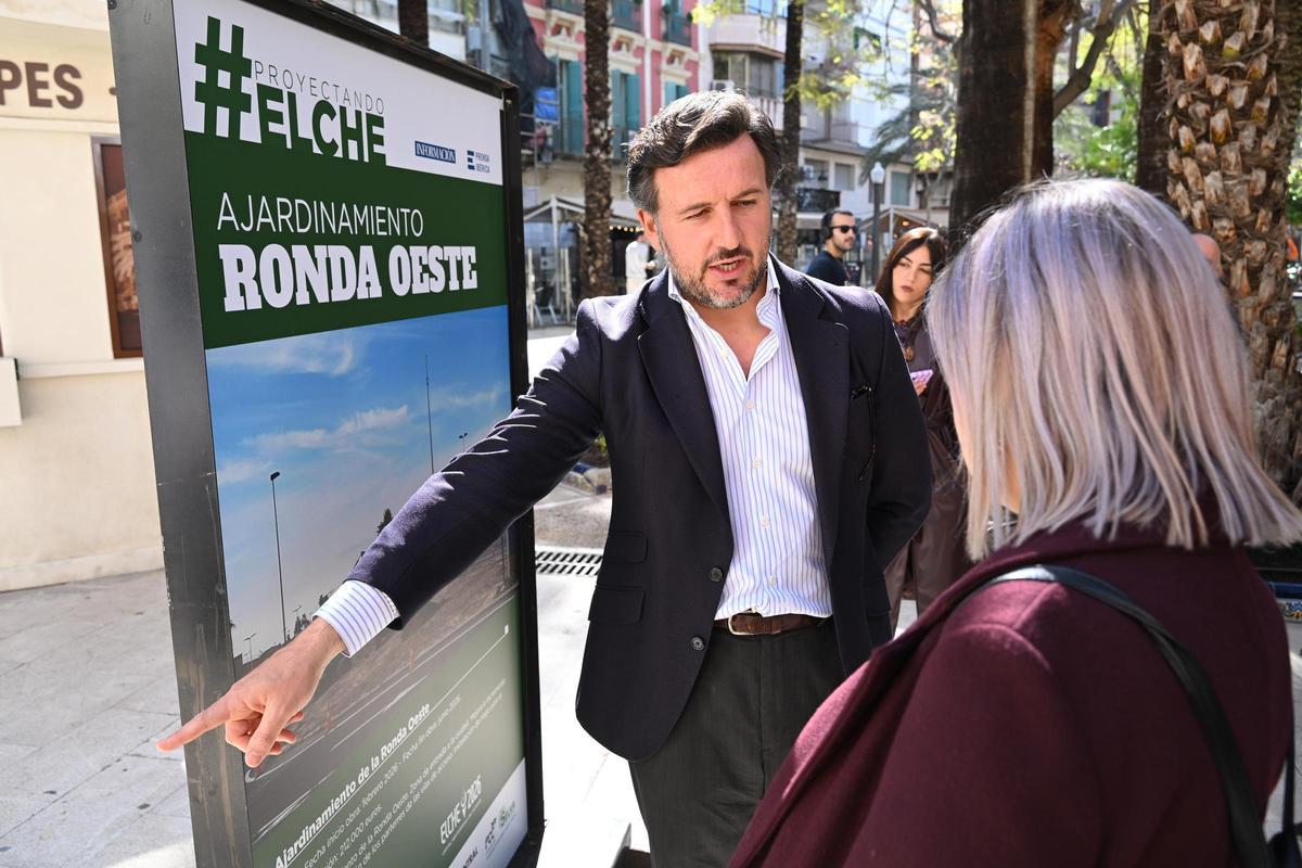 INFORMACIÓN inaugura en la Glorieta la exposición "Proyectando Elche"