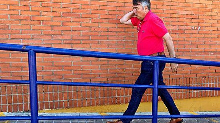 El abogado de &#039;La Manada&#039;, Agustín Martínez, ayer, llegando a la prisión Sevilla I.