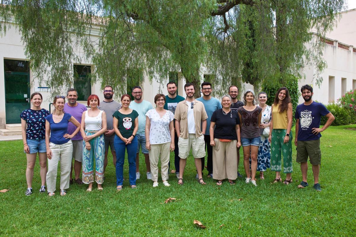 Foto de grupo de investigadores y participantes en la primera sesión de formación, celebrada en la UA.