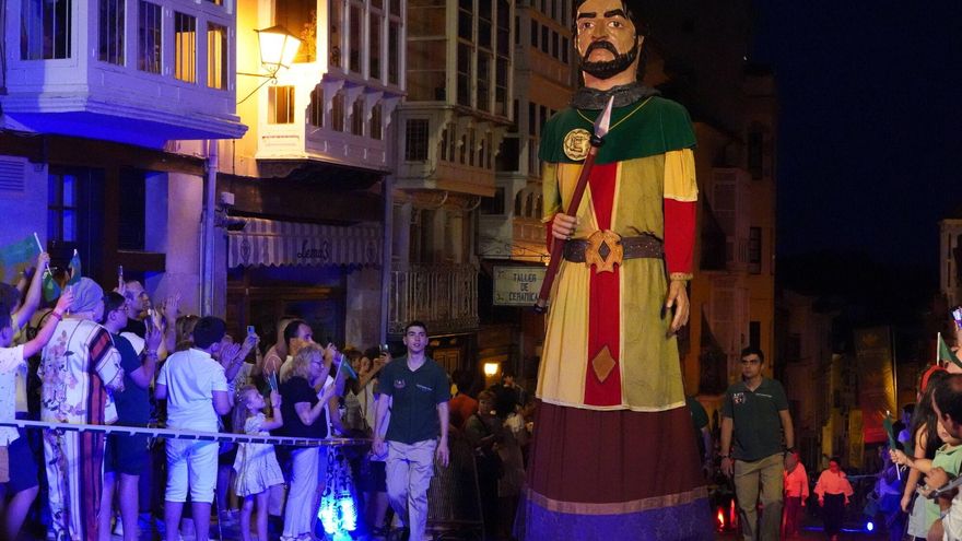 Fuego, música y tradición en el desfile de Capitonis Durii por las calles de Zamora