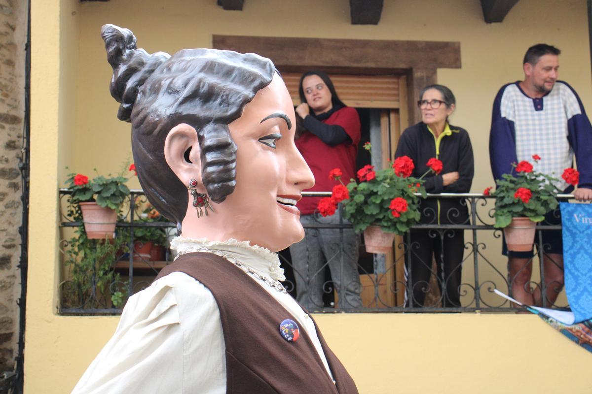 GALERÍA | Desfile de gigantes en Puebla de Sanabria GALERÍA | Desfile de gigantes en Puebla de Sanabria
