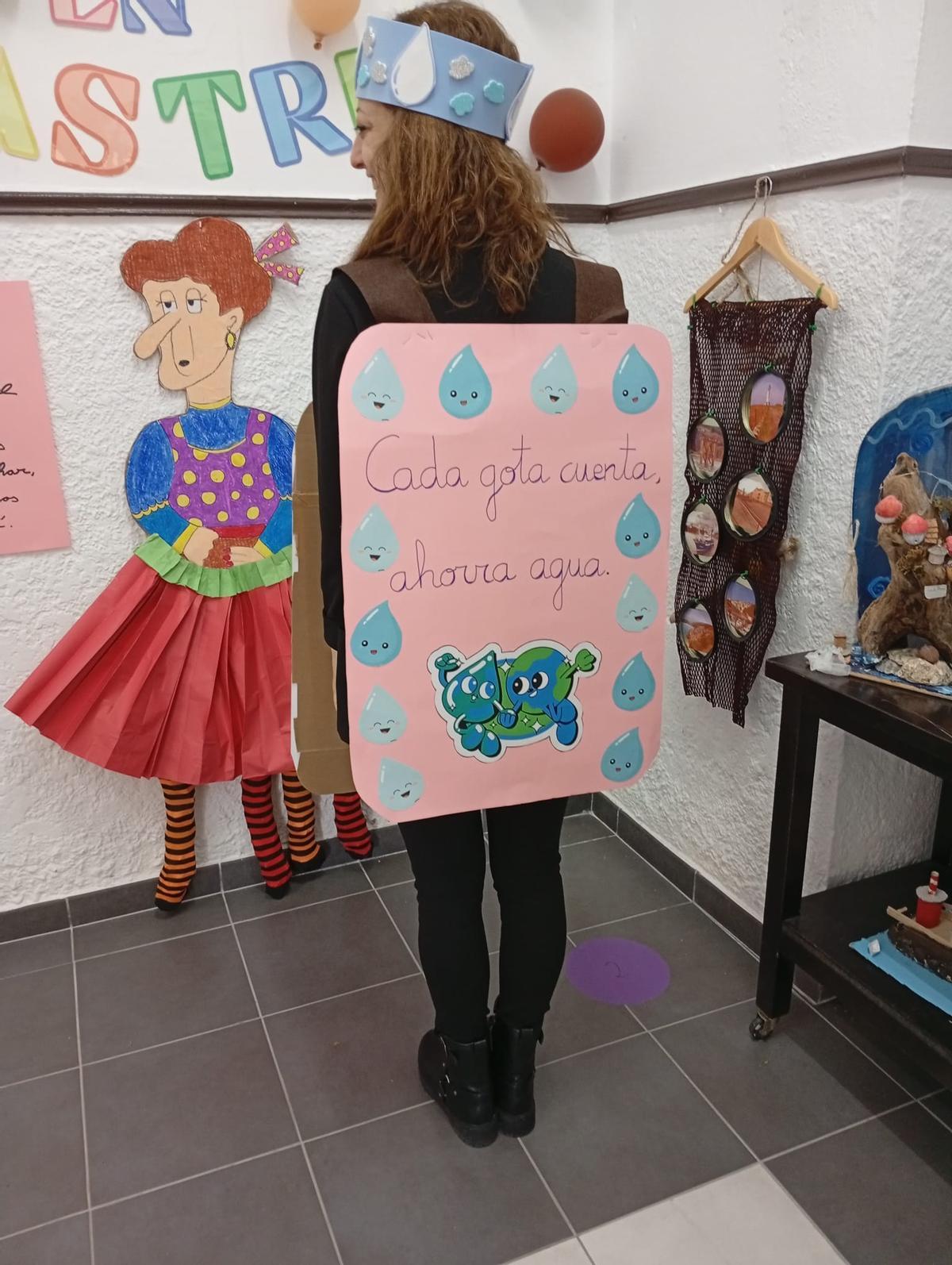 Antroxu intergeneracional en Llastres, con el alumnado y el profesorado del colegio Matemático Pedrayes