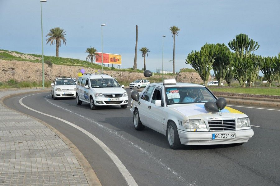 Manifestación-caravana para exigir la regulación del taxi