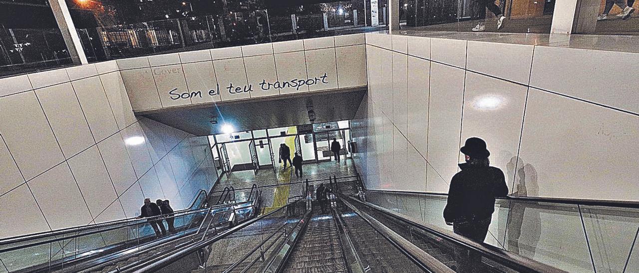 Acceso a la estación intermodal, situada en la plaza España.