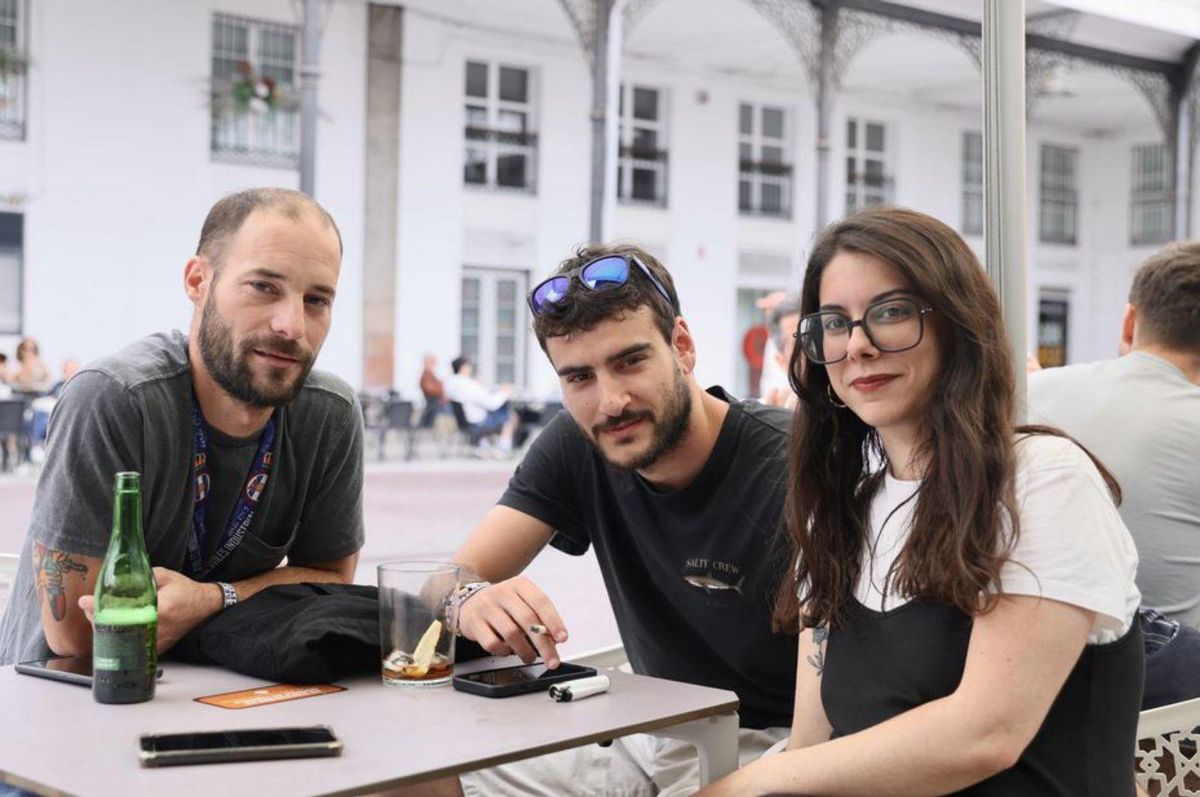 Por la izquierda, Isaac Cuesta, Lucas Álvarez y Alba Pérez.