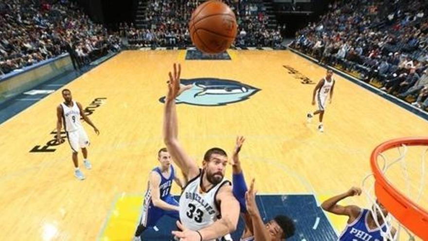 Marc Gasol lidera la victoria de los Grizzlies