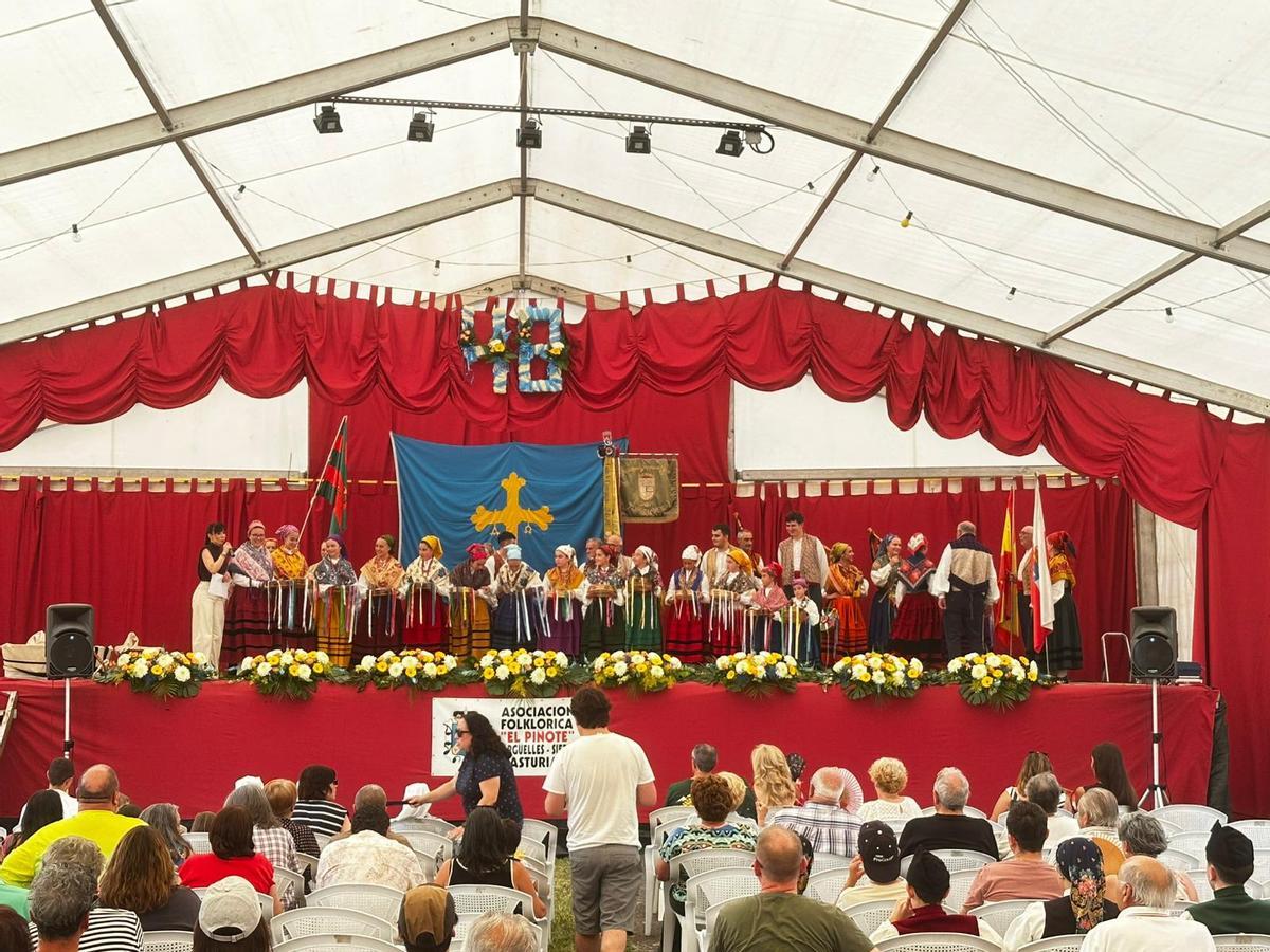 EN IMÁGENES: Festival folclórico infantil en Argüelles