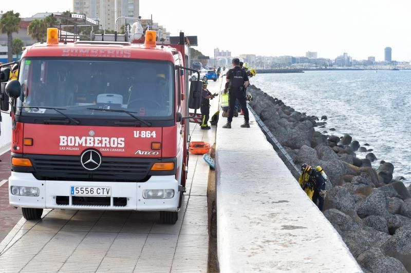 07-08-2019 LAS PALMAS DE GRAN CANARIA. Encontrado un cadáver en la escollera de la Avenida Marítima  | 07/08/2019 | Fotógrafo: Andrés Cruz