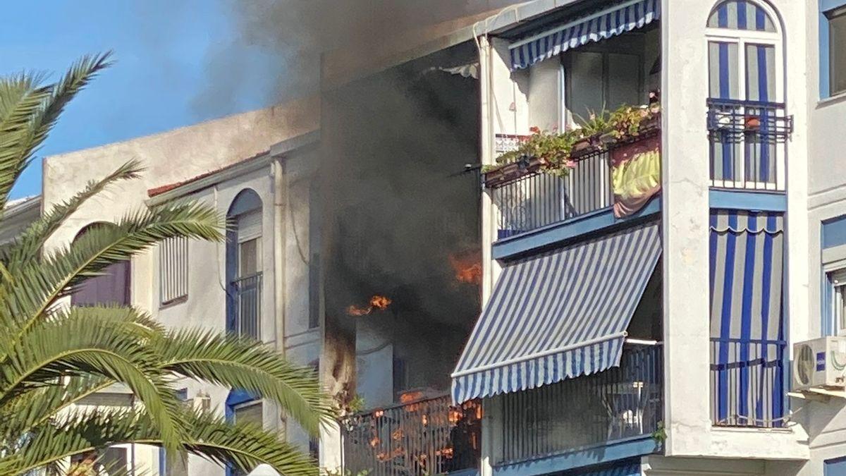 Incendio en un piso de Miralbaida.