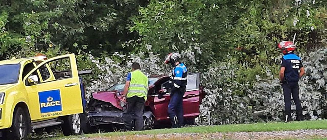 El coche siniestrado ayer en la avenida de Portugal.