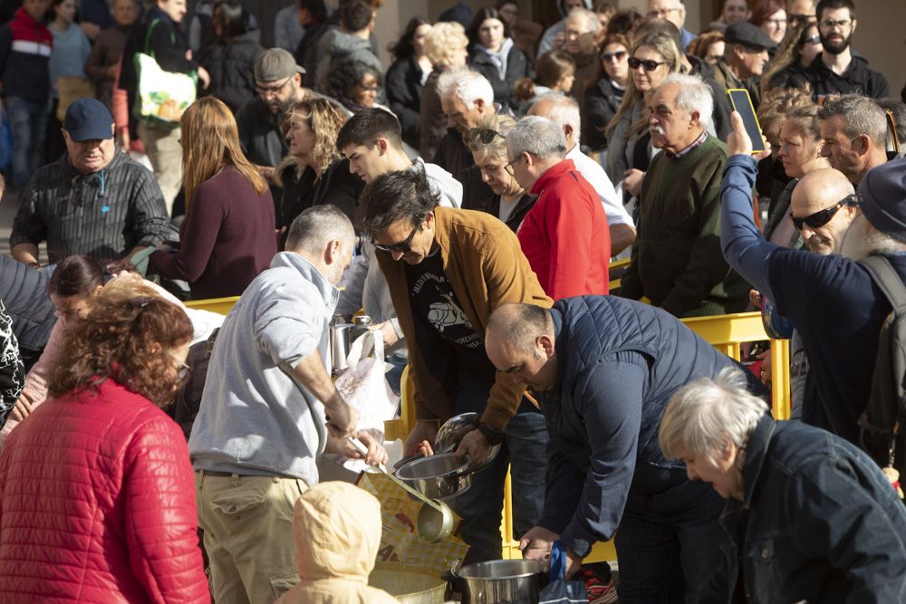 Reparto de Calderas en Albalat dels Tarongers el Día de la Purísima