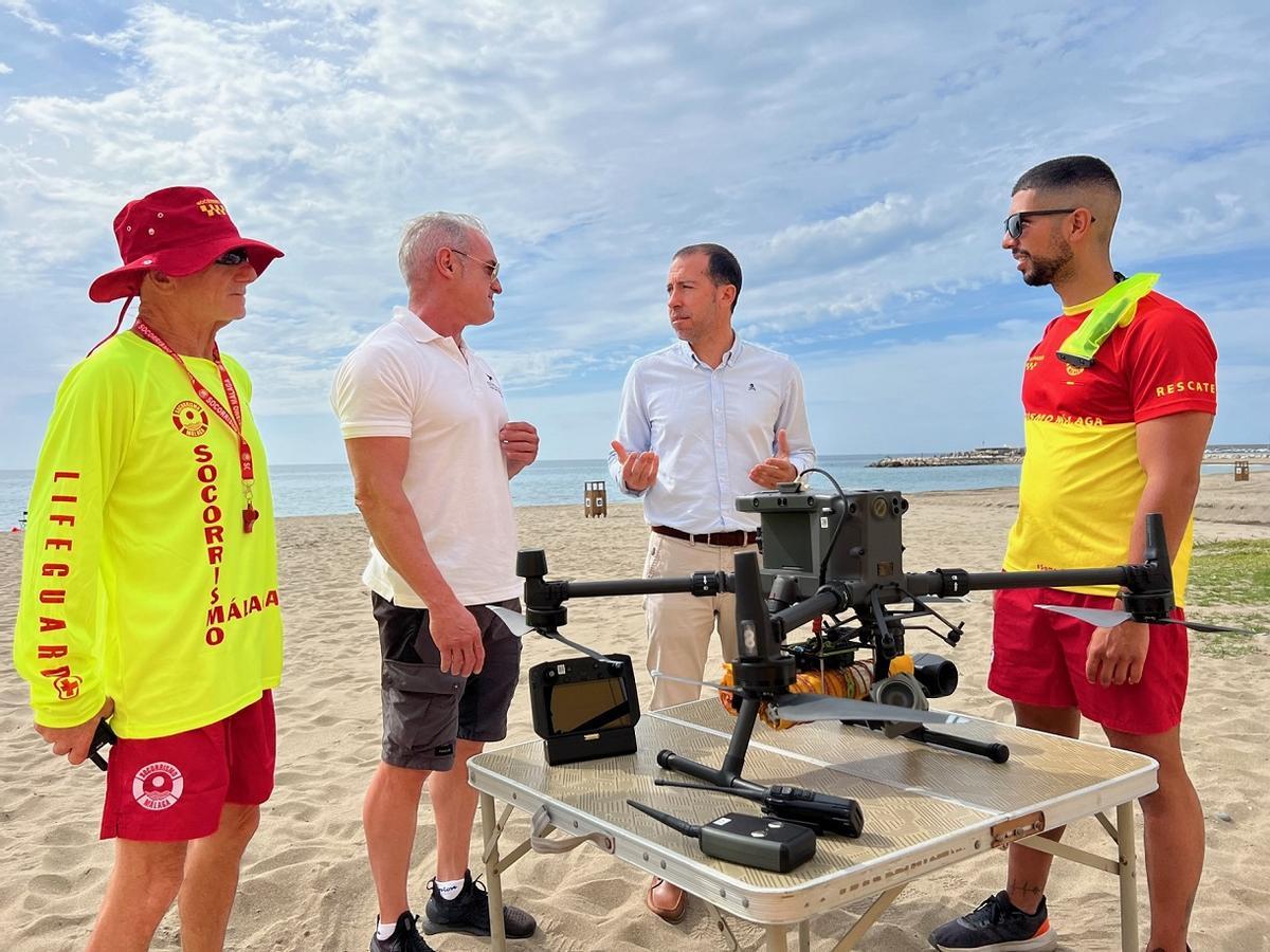 Fuengirola cuenta con un servicio de aerovigilancia por drones en las  playas.