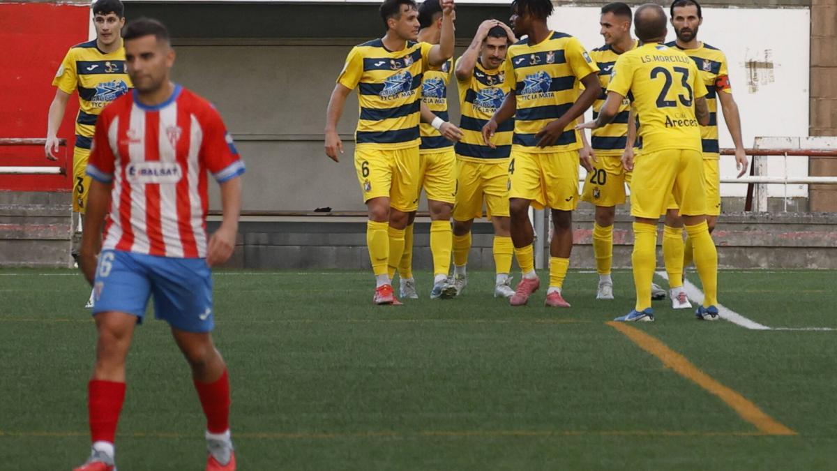 Un equipo celebra un gol esta jornada en el grupo asturiano de Tercera Federación