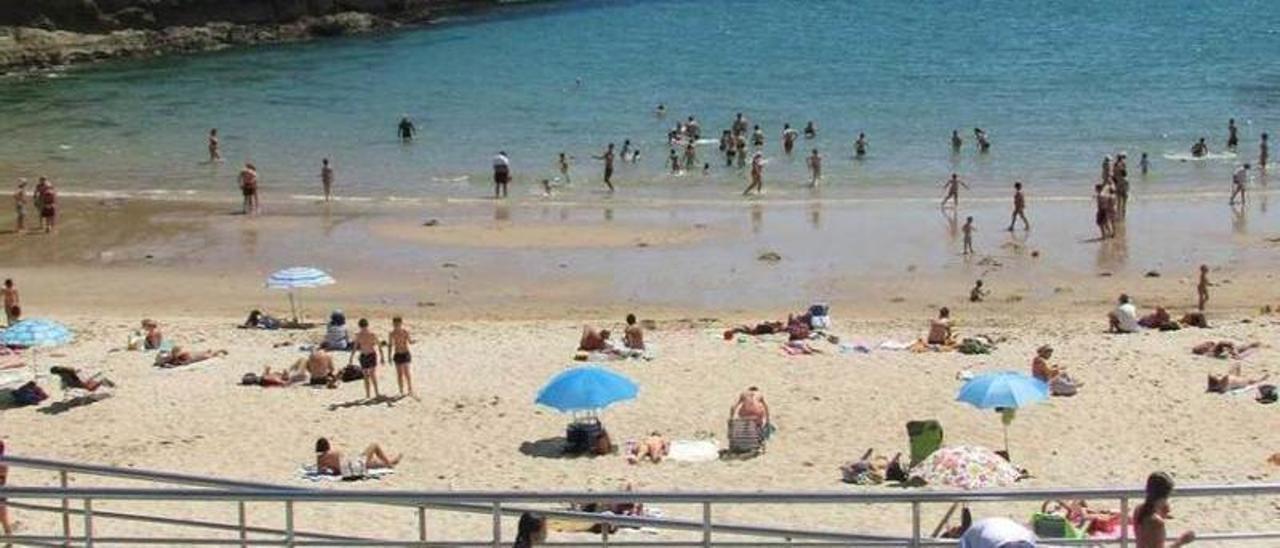 La playa de El Sablón, en Llanes.