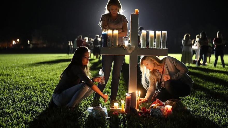 Dolor y lágrimas por las víctimas de la matanza en Florida