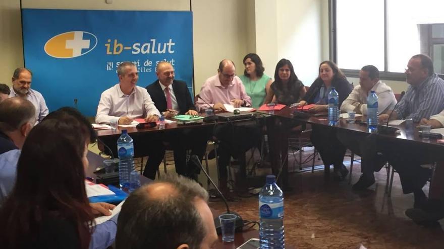 Una imagen de la reunión de la mesa sectorial de Sanidad celebrada ayer que solucionó el conflicto.