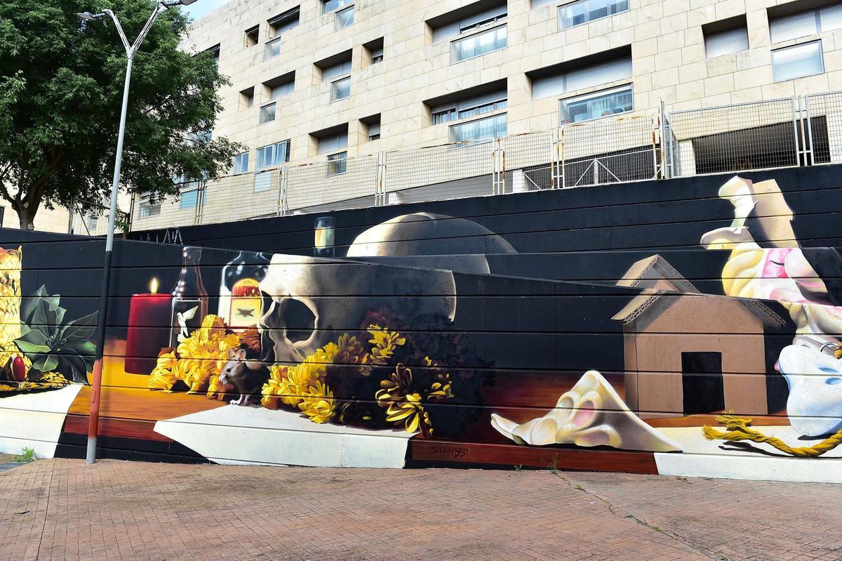 Fotogalería | Las primeras imágenes del macromural de Brea que unirá a Robe con Manolillo Chinato en Plasencia