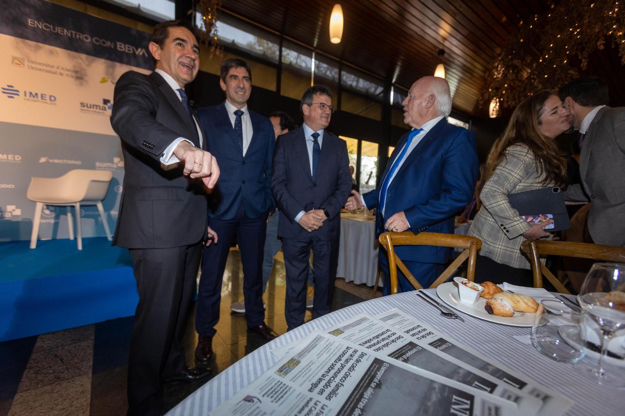Las imágenes del Foro Alicante INFORMACION con el presidente del BBVA Carlos Torres Vila