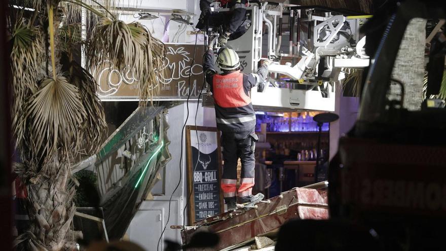 Al menos cuatro muertos y unos 20 heridos tras derrumbarse una planta de un edificio de Playa de Palma