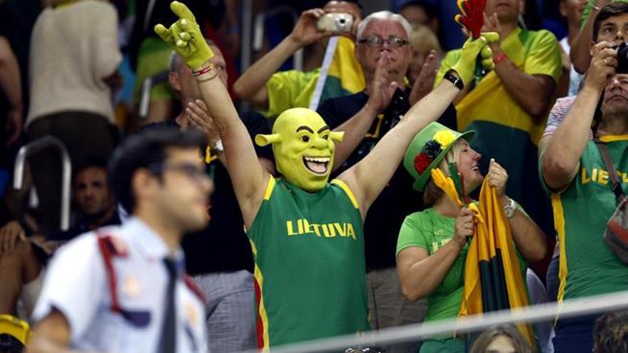 Afionados en el Gran Canaria Arena.