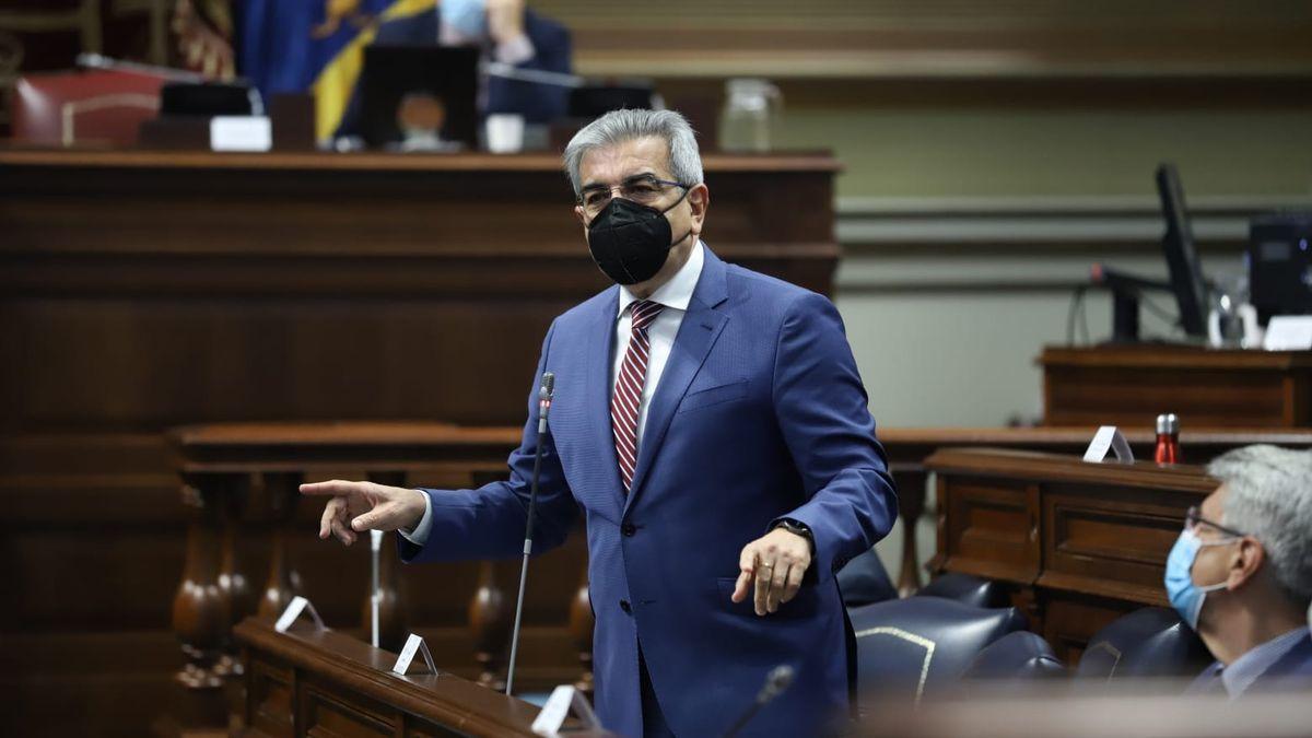 El vicepresidente y consejero de Hacienda del Gobierno de Canarias, Román Rodríguez