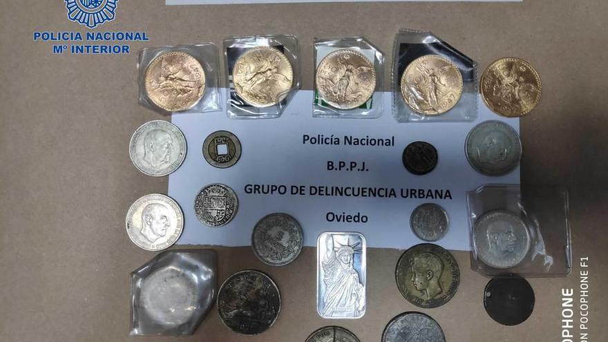 Las monedas recuperadas por la Policía Nacional.