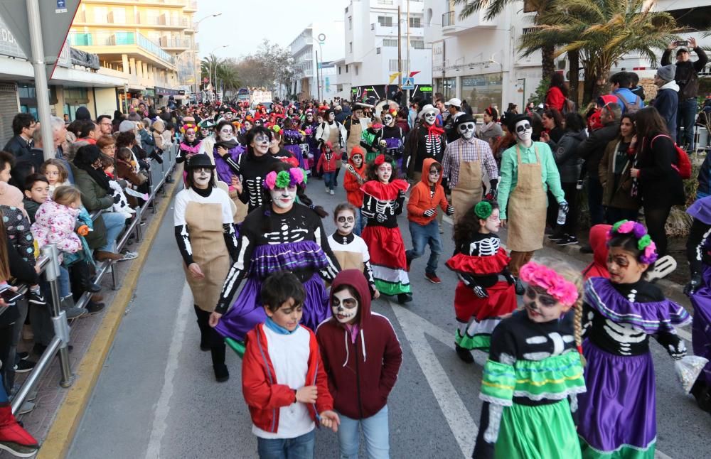 1.700 personas participan en la rúa de Sant Antoni