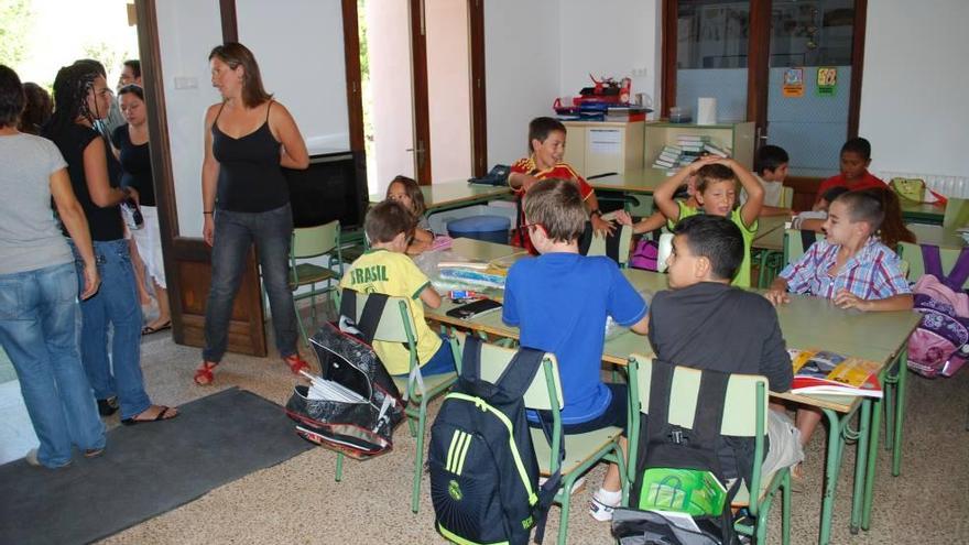 Interior de una de las clases. Hartos de la dilatación del nuevo proyecto.