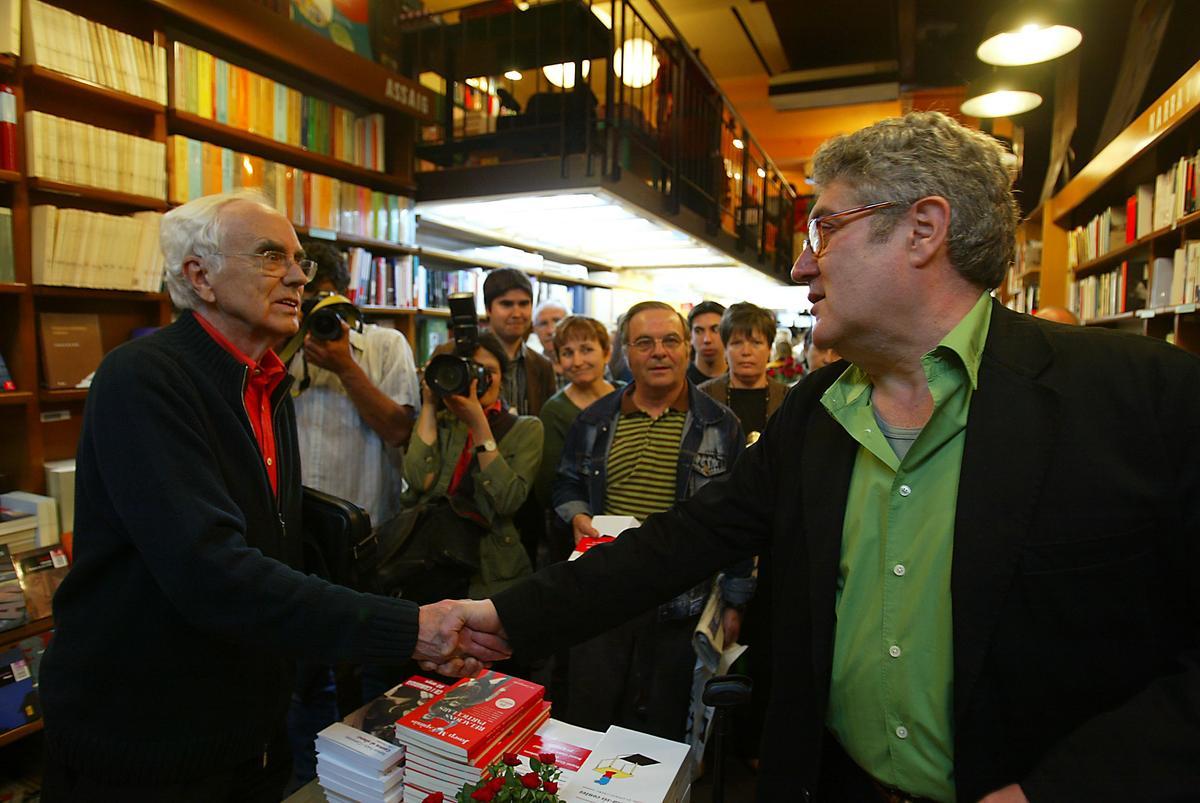 Con Quim Monsó firmando libros en la librería Ona en el Sant Jordi de 2007