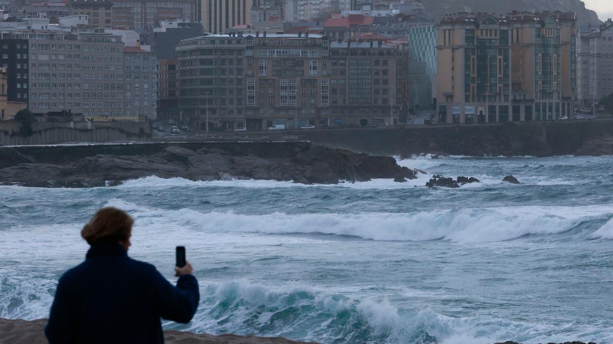 La borrasca Goretti deja en Galicia olas de hasta 6 metros y vientos de más de 100 kilómetros por hora.