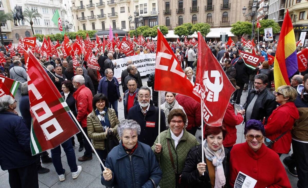 Unas 5.000 personas defienden en la calle la subida de las pensiones públicas