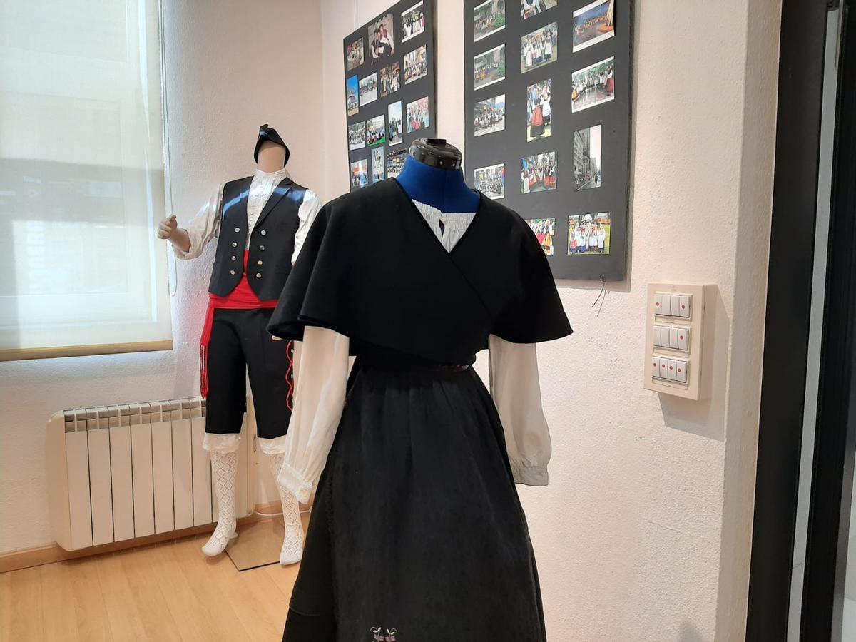 Algunos de los trajes del grupo