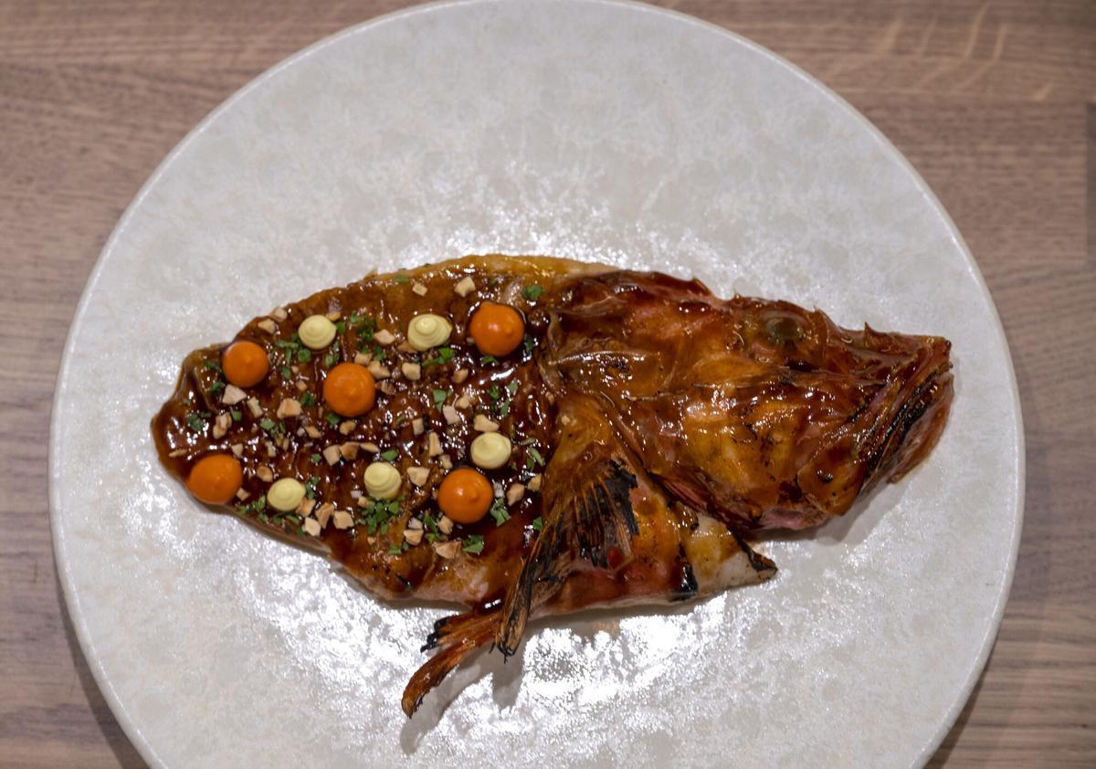 Uno de los platos que puedes encontrar en uno de los restaurantes de Barcelona recién galardonado con un Sol Repsol.